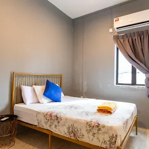 Mac 94 2* George Town